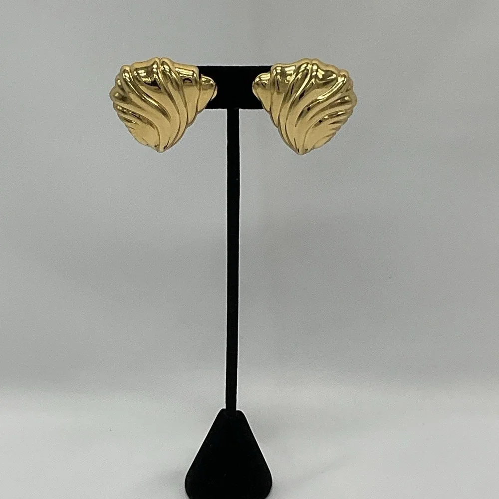 Vintage Christian Dior Gold Tone Shell Clip On Earrings Ribbed Signed Designer - Picture 10 of 12